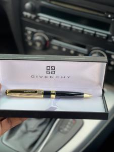 Caneta Givenchy