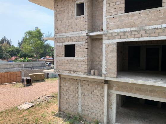UNFINISHED CONDOMINIUM FOR SALE WITH 8 UNFINISHED TYPE 4  BEHIND GLORIA MALL/ Vendo Condomínio Inacabado 8 Moradias T4