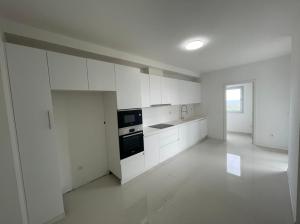 Vende-se Apartamento T3 dos maiores 3wcs um sweet por estreitar com pescina, gym e pátio pra crian