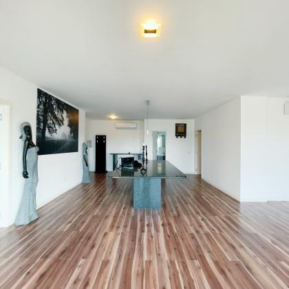 Vende-se  lindíssimo Apartamento T3 no condomínio com pescina e gym  Golf residence