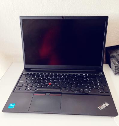 Excelente Laptop Lenovo E15