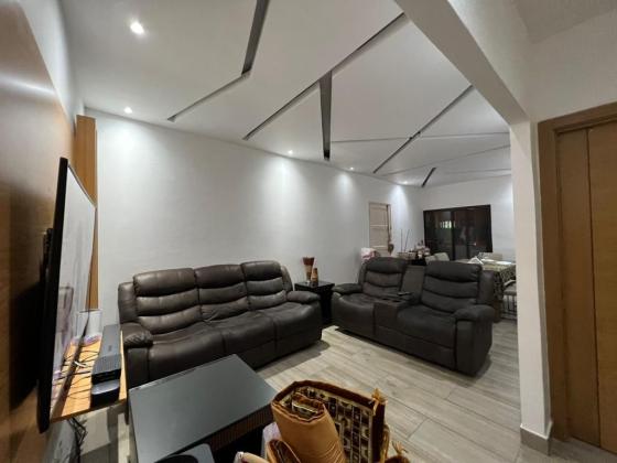 Vende-se Apartamento T3 2wcs sweet, 2⁰ andar e luxuosa no bairro da Poliana próximo a Julius nyerere