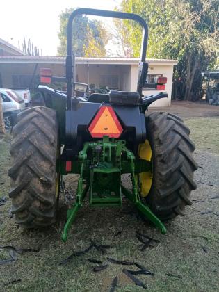 vendo tractores na África do Sul