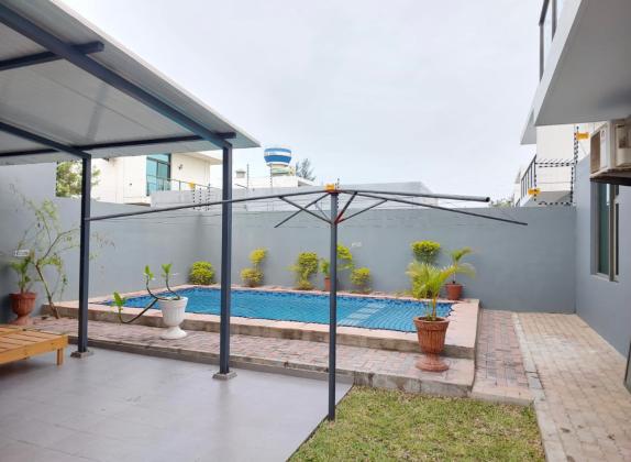 Moradia Dúplex T4 com piscina no condomínio vila sol triunfo-costa do sol