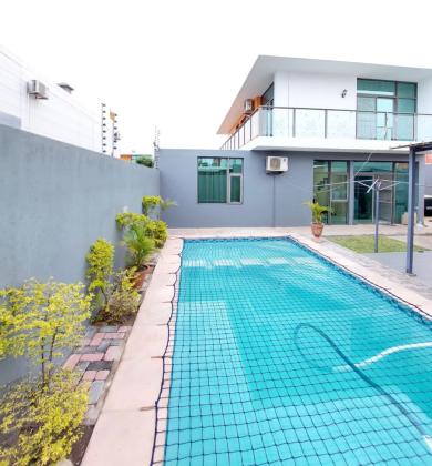 Moradia Dúplex T4 com piscina no condomínio vila sol triunfo-costa do sol