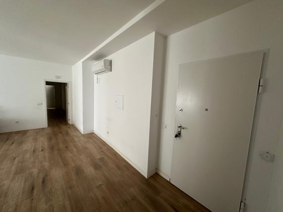 Apartamento T3 com 4 wcs, duas cozinhas e parqueamento para duas viaturas. na Dona Alice no condomínio 4 Life