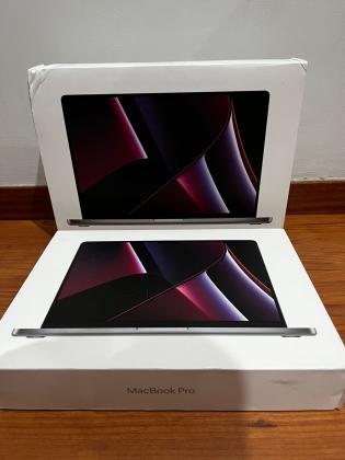 MacBook Pro 13” 2022 M2 M2 8gb ram 256gb Ssd