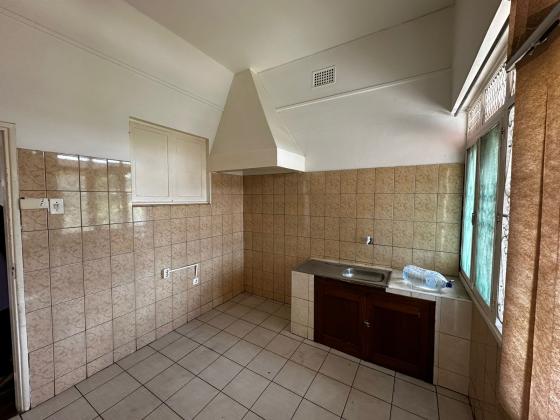 VENDE-SE MORADIA GEMINADA TIPO 3 NO BAIRRO ALTO MAE