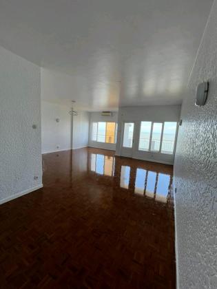 Arrenda-se um apartamento tipo 3 luxuoso na julius nherere com vista ao mar