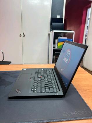 *Lenovo ThinkPad T14*