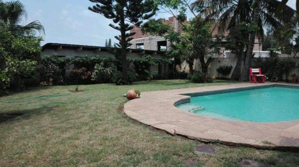 Vende-se ou Arrenda-se Moradia T3 com piscina e anexo na cidade da Matola -Godinho