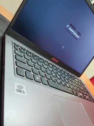 Laptop Asus Vivobook 15.6” i5 10th 8GB RAM 256GB SSD