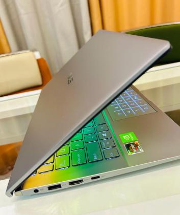 Laptop Asus ZenBook 14 Ultra Slim 14” AMD RYZEN 7 4700U 16GB RAM 512GB SSD Nvidia GeForce MX350 2GB