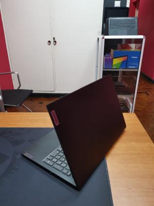 Laptop Lenovo V15 15.6” G2 i5 11th Gen 8Gb ram 512GB SSD