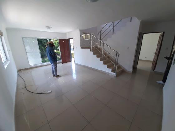 Vende-se Casa Tipo 4 no Condomínio Belo Horizonte- Maputo