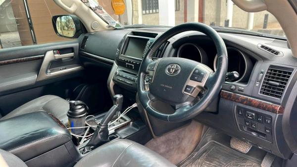 Toyota Lanf Cruiser VX Facelift 2019
