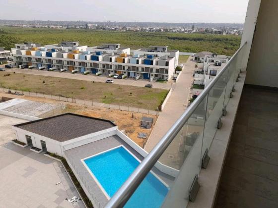Arrenda-se Apartamento T2 2wcs moderna,vista ao mar, num condomínio com piscina, deco Assus- triunfo