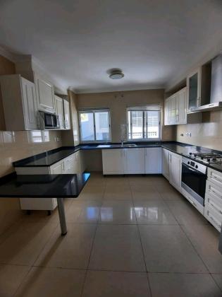 Arrenda-se um apartamento tipo 3 luxuoso no condomínio the palm na Julius nherere