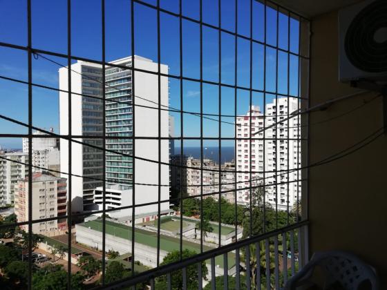 Vende-se espaçoso Apartamento T3 2wcs andar alto com vista e  2 elevadores no bairro da Polana nobre