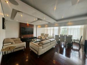 Vende-se luxuoso apartamento Mobiliado na Mão tse tung T3