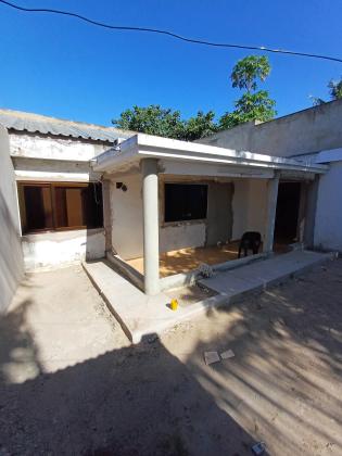 Vende se casa tipo 2 com quintal independente no bairro 25 de Junho avenida de Moçambique