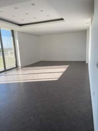 ARRENDA-SE APARTAMENTO T3 NO CONDOMÍNIO KURHULA - COSTA DO SOL - AV. MARGINAL