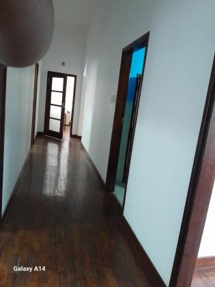 Arrenda se apartamento T3 res do chao na Av Paulo Samuel Kankomba vs rua Valentim City ideal para habitação ou escritório com quintal privado frontal