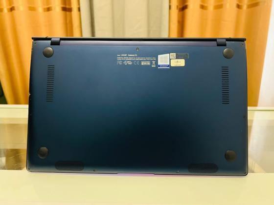 Asus ZenBook 14 UX433FA Intel Core i7-8565U 16GB RAM 256GB SSD