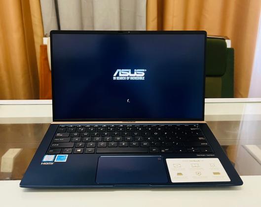 Asus ZenBook 14 UX433FA Intel Core i7-8565U 16GB RAM 256GB SSD