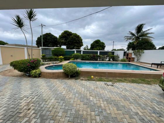 Vende-se Moradia T3 completa, moderna e com piscina no bairro Kumbeza