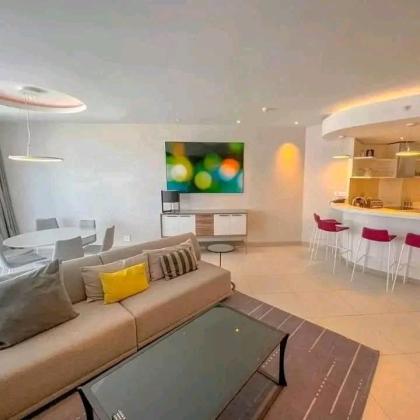 Arrenda-se um luxuoso apartamento tipo 3 mobilado no condomínio Torres Rani na marginal
