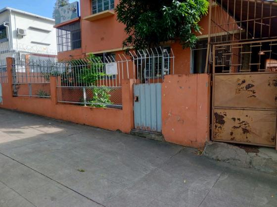 Vende-se Moradia Geminada T2+1 com garagem e anexo no bairro central, Emília Dausse