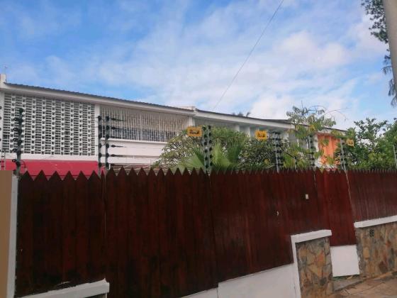 Arrenda-se Moradia Duplex T4 moderna com 3 WCS com jardim na Sommershild 1, rua Kibiriti Diwane