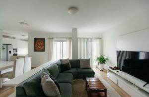 Arrenda se apartamento T2 mobilado no condomínio Golf residence Bairro da Sommerschield 2 proximo a