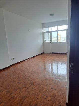 Vende-se Moderno Apartamento Tipo 2 na Av. Patrice Lumumba_Proximo à Escola Anda Lucia