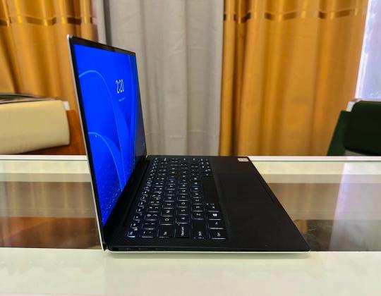 Dell XPS 13 7390 13.3” Touch  i7 10th gen 16GB RAM 512GB SSD