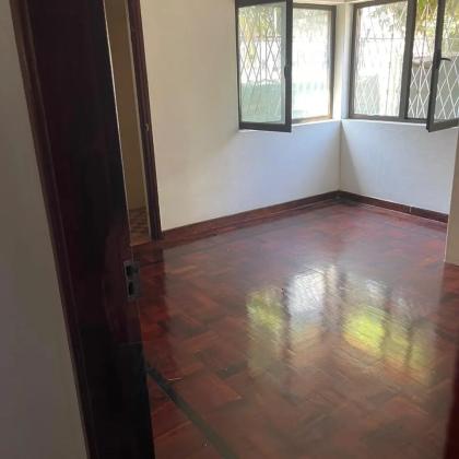 VENDE-SE FLAT TIPO 3 - 2°ANDAR NA POLANA ENFRENTE AO USTM