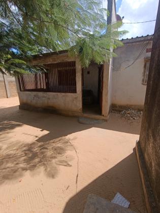 vivenda tipo-3 num quintal 15x30 M2 no Khongolote