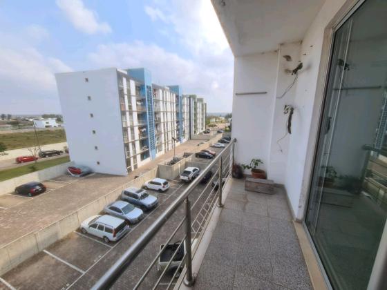 Arrenda-se Apartamento T2 moderno com piscina, playground e campo de futebol no condomínio português ou condomínio zimpeto, circular