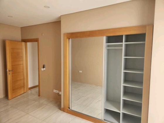 Arrenda-se Apartamento T2 moderna com piscina e estacionamento na Costa do sol, condomínio deco assus