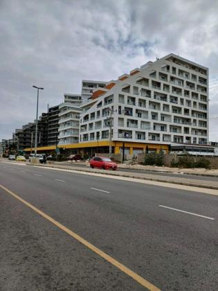 Arrenda-se apartamento do tipo 3 no condomínio deco assos na Av Marginal com vista ao mar