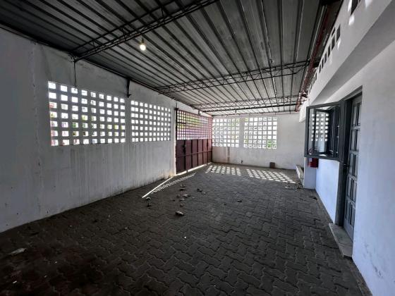 Arrenda-se Apartamento T2 rés do chão moderna na Malhangalene