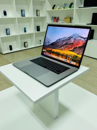 MacBook Pro 2017 Touchbar i7 16GB RAM 512GB SSD