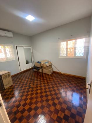 Vende-se apartamento do tipo 3 no rés do chão em malhangalene próximo ao consultório langa