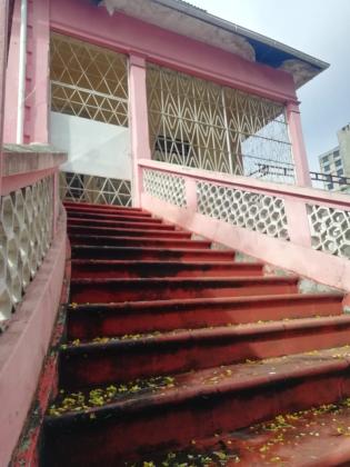 VENDE-SE RUINA NO BAIRRO CENTRAL AV. 24 DE JULHO