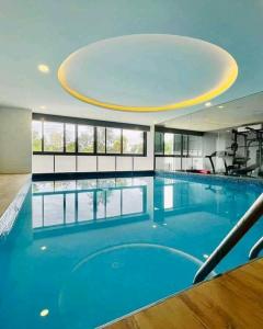 vende-se um apartamento tipo 3 no condomínio polana vire na Julius nherere com piscina e ginásio