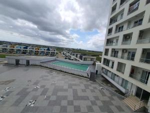 Arrenda-se Apartamento tipo3, avenida marginal condomínio deco Assos vista mar