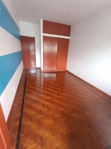 Arrenda-se um apartamento tipo 3 no 1 andar na vlademir lenine próximo ao cantinho do Brasil