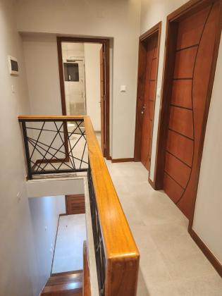 VENDE-SE DUPLEX TIPO 3 R/C NO CONDOMÍNIO CASA JOVEM - COSTA DO SOL