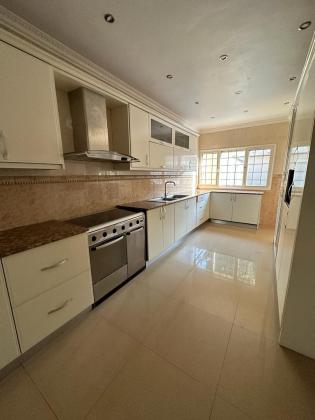 Arrenda se Moradia T6 bairro da Sommerschield1